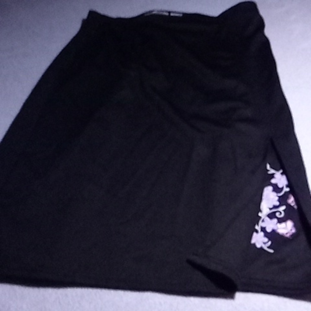 Derek Heart Medium Womans Black Skirt Pink & Purple Floral/Butterfly Embroidery - Picture 4 of 9